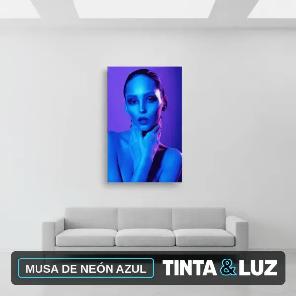 MUSA DE NEÓN AZUL