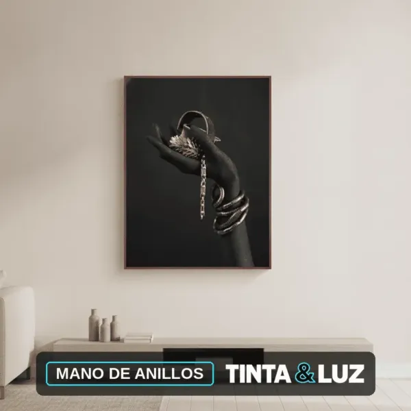 MANO DE ANILLOS