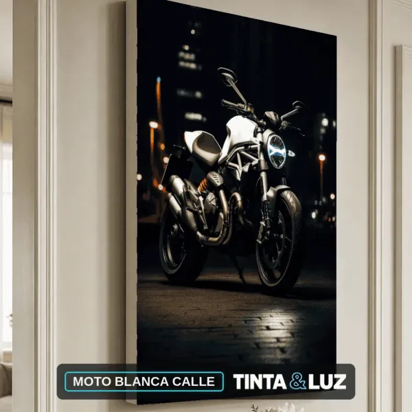 MOTO BLANCA CALLE