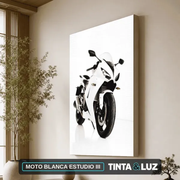 MOTO BLANCA ESTUDIO III