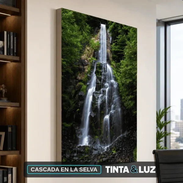 CASCADA EN LA SELVA