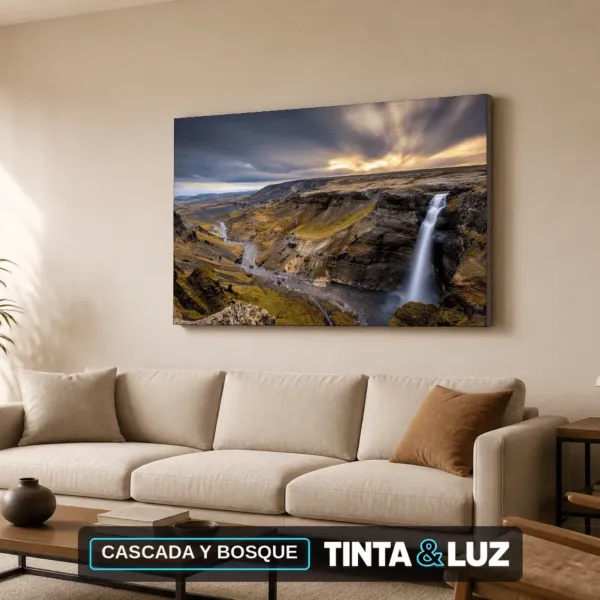 CASCADA Y BOSQUE