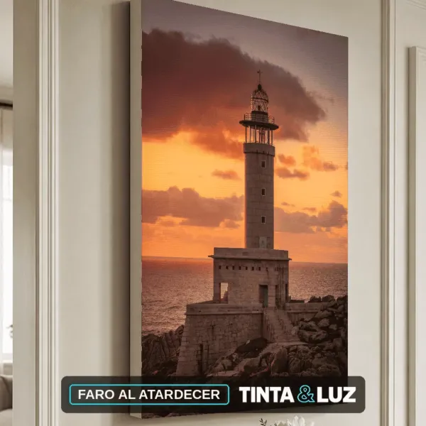 FARO AL ATARDECER