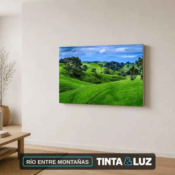 RÍO ENTRE MONTAÑAS