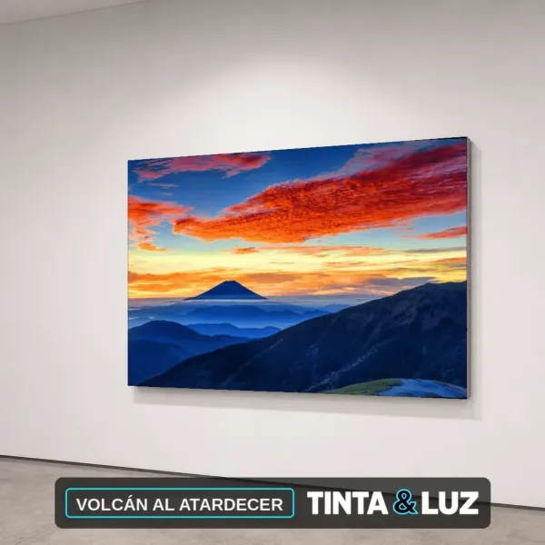 VOLCÁN AL ATARDECER