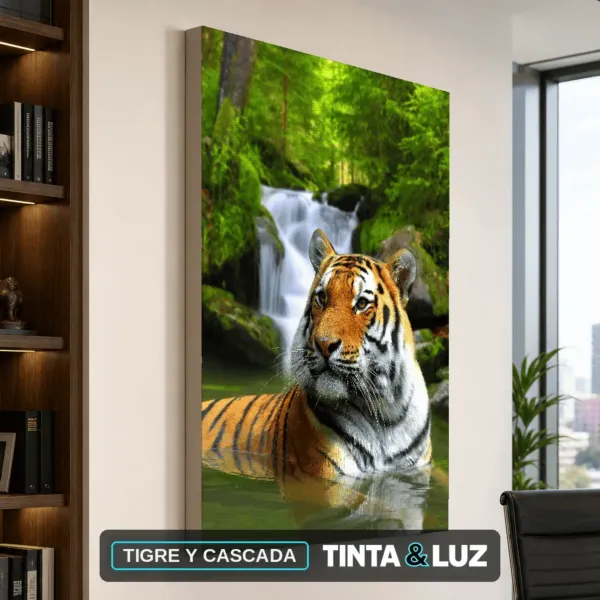 TIGRE Y CASCADA
