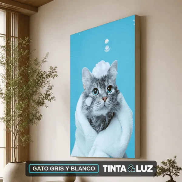 GATO GRIS Y BLANCO