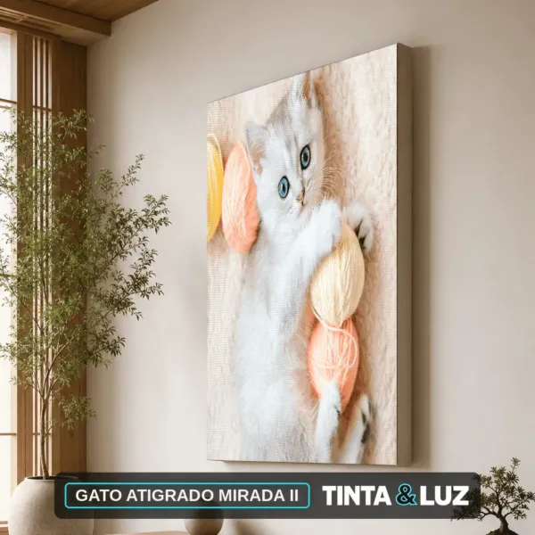 GATO ATIGRADO MIRADA II