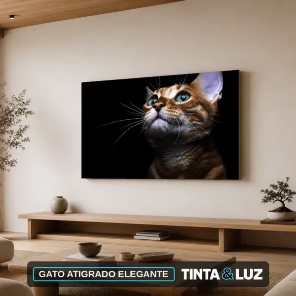 GATO ATIGRADO ELEGANTE
