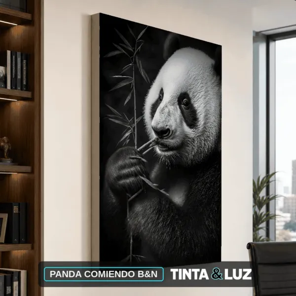 PANDA COMIENDO B&N