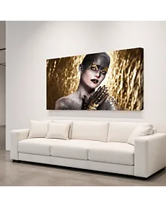 DAMA DE ÉBANO Y ORO