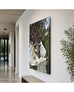 MUJER EN EL JARDÍN