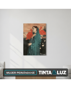 MUJER PEINÁNDOSE