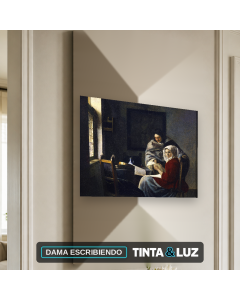 DAMA ESCRIBIENDO