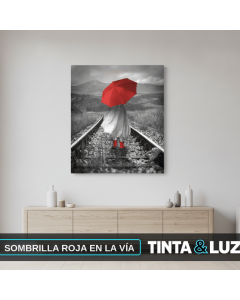 SOMBRILLA ROJA EN LA VÍA