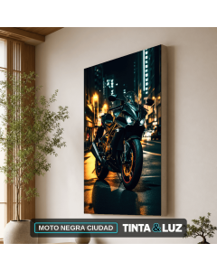 MOTO NEGRA CIUDAD