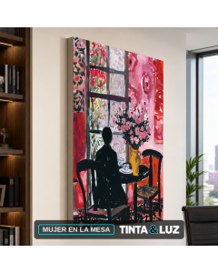 MUJER EN LA MESA