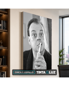 CHICA Y CEPILLO