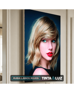 RUBIA LABIOS ROJOS