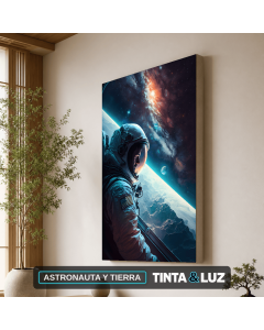 ASTRONAUTA Y TIERRA
