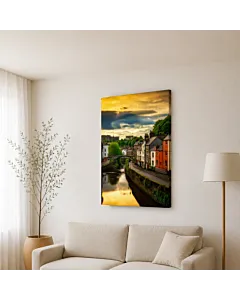 RÍO Y CASAS DE COLORES