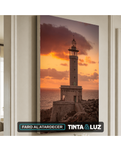 FARO AL ATARDECER