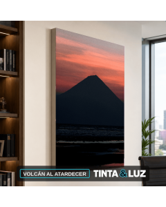 VOLCÁN AL ATARDECER