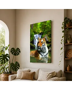 TIGRE Y CASCADA
